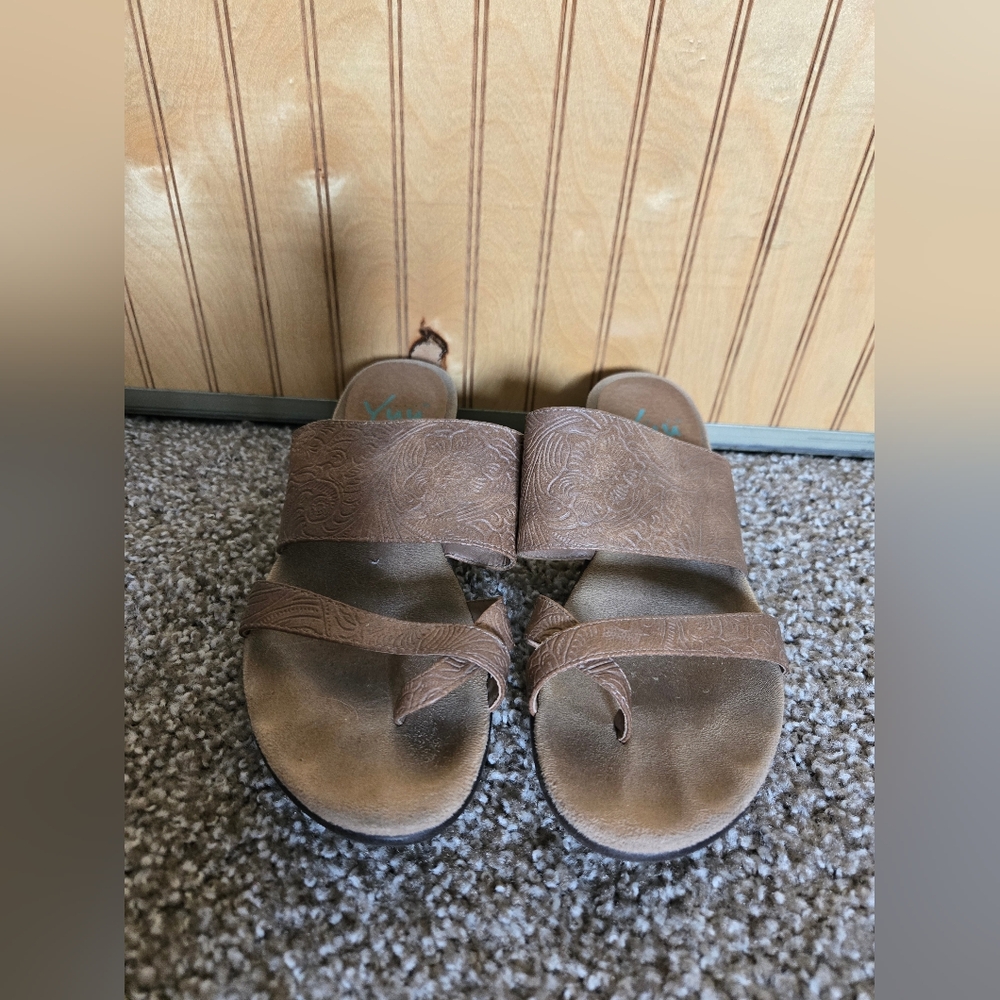 Brown Sandals with Floral Pattern From Maurices!